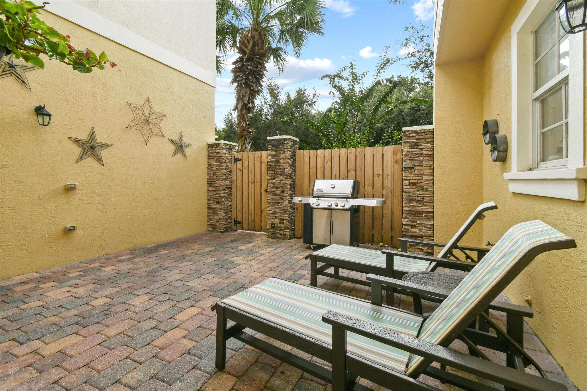 102 Lismore Ln Jupiter, FL 33458