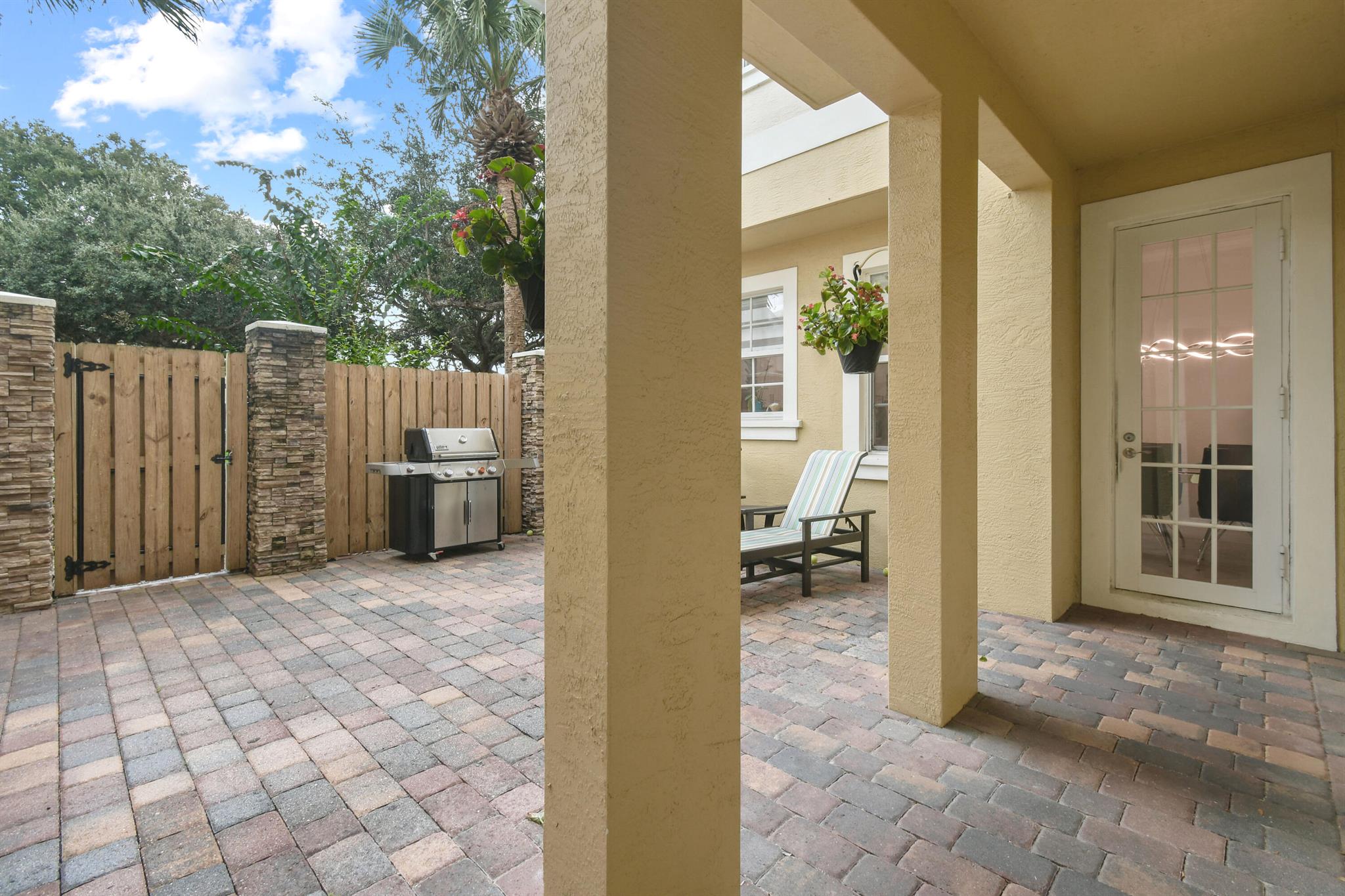 102 Lismore Ln Jupiter, FL 33458
