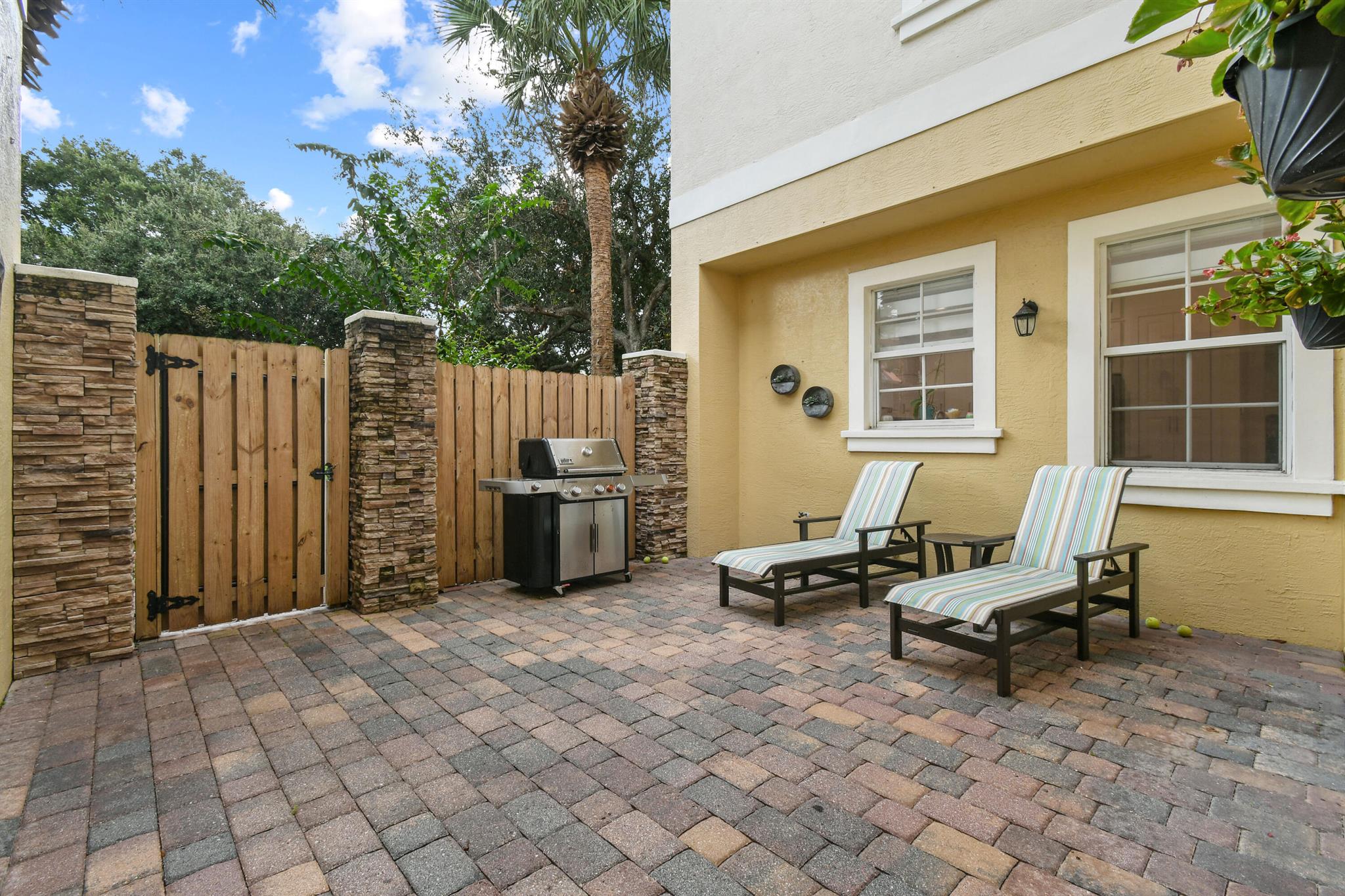 102 Lismore Ln Jupiter, FL 33458