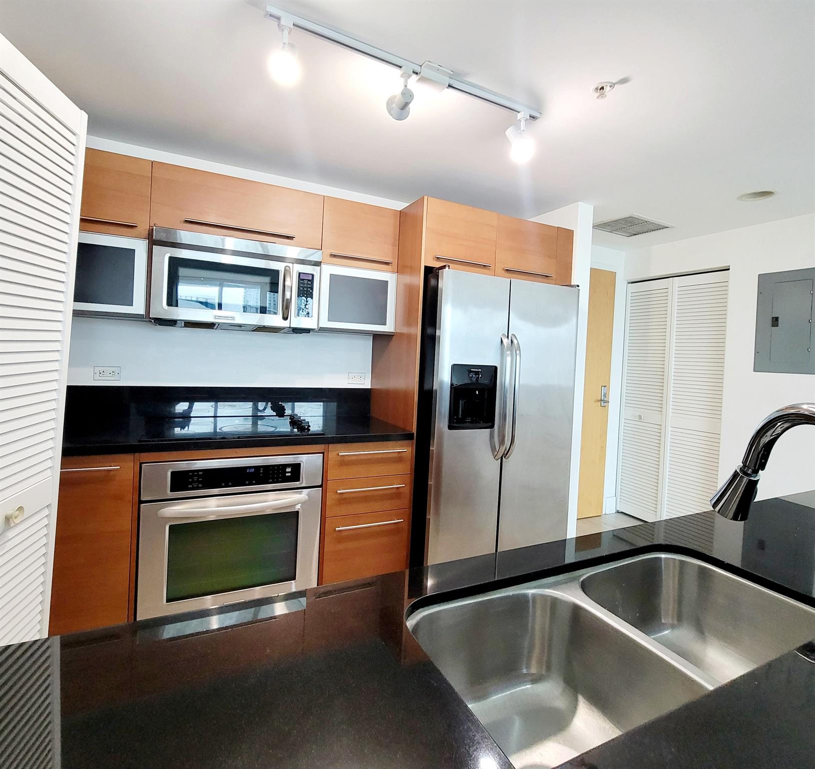 image VIZCAYNE NORTH CONDO5