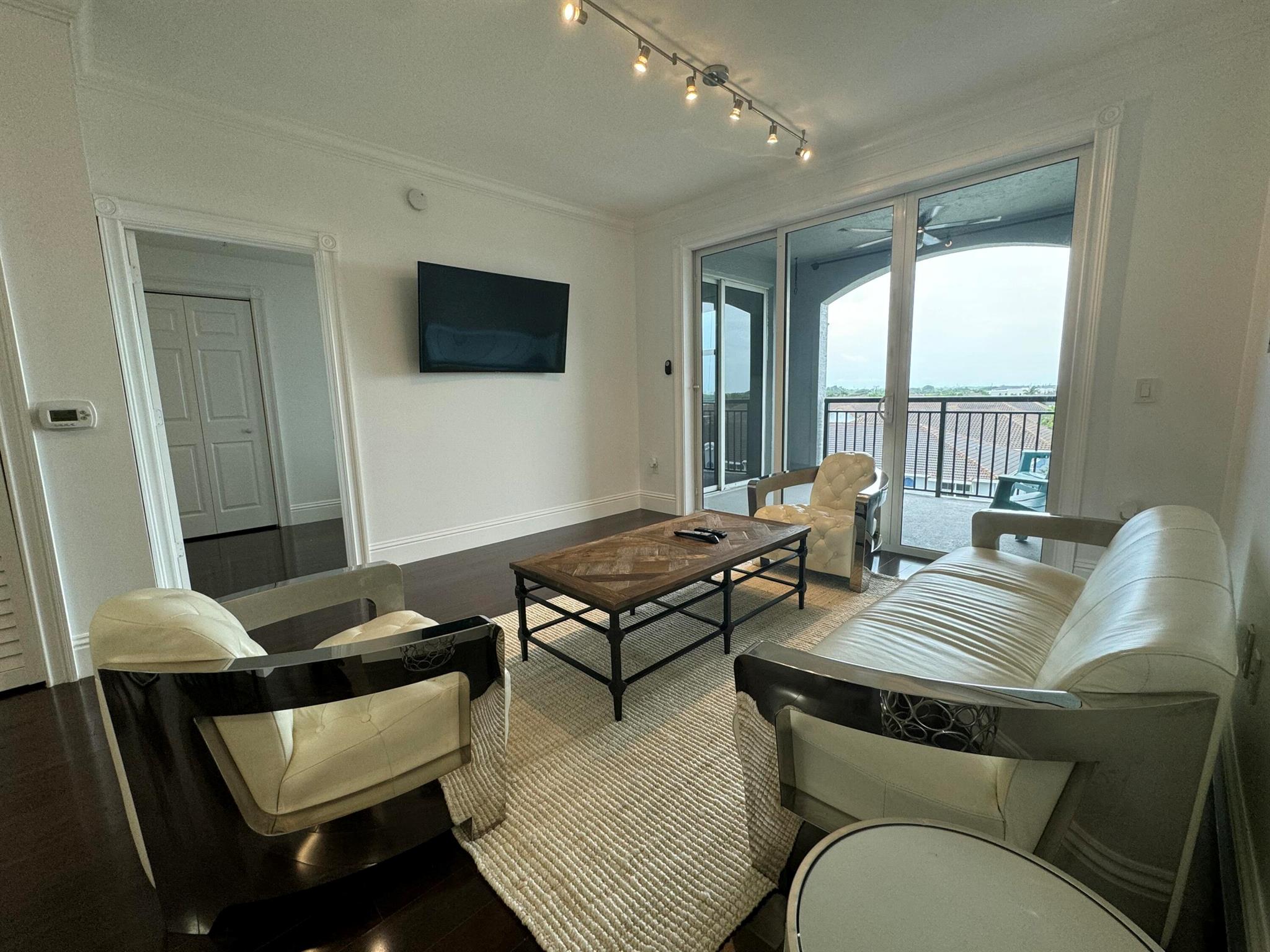 1660 Renaissance Cmns Blvd #2619