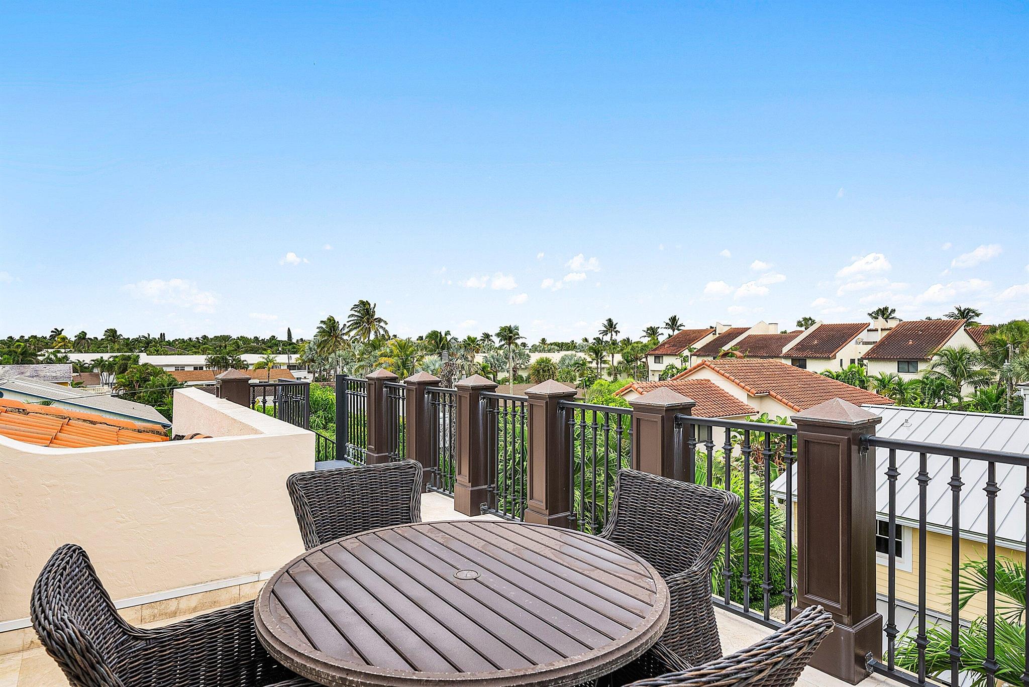 27 Hersey Dr Ocean Ridge, FL 33435