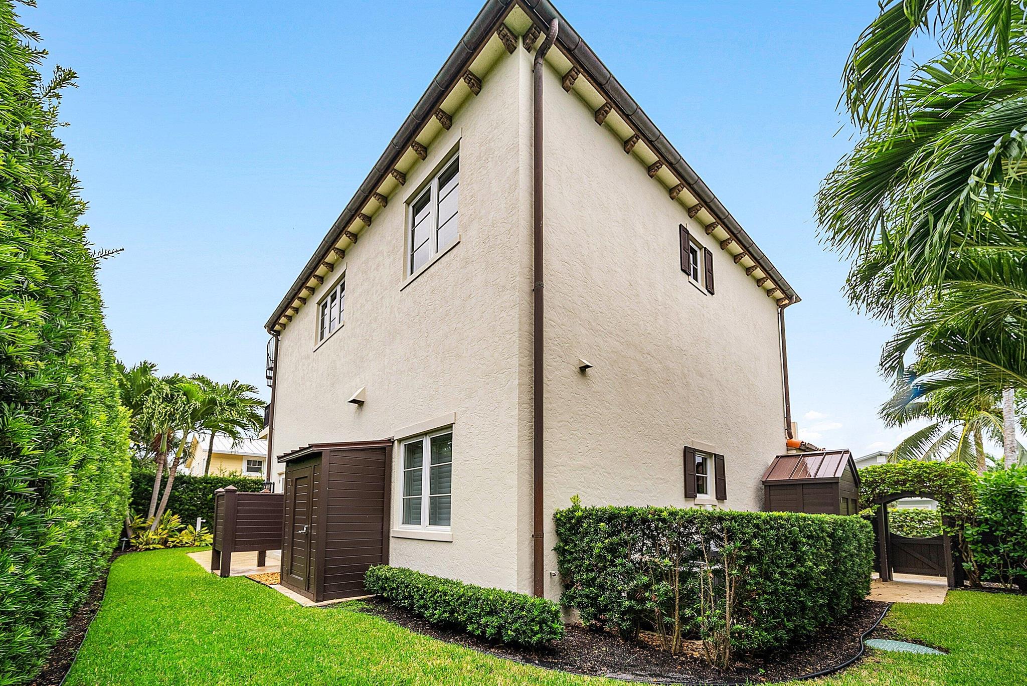 27 Hersey Dr Ocean Ridge, FL 33435