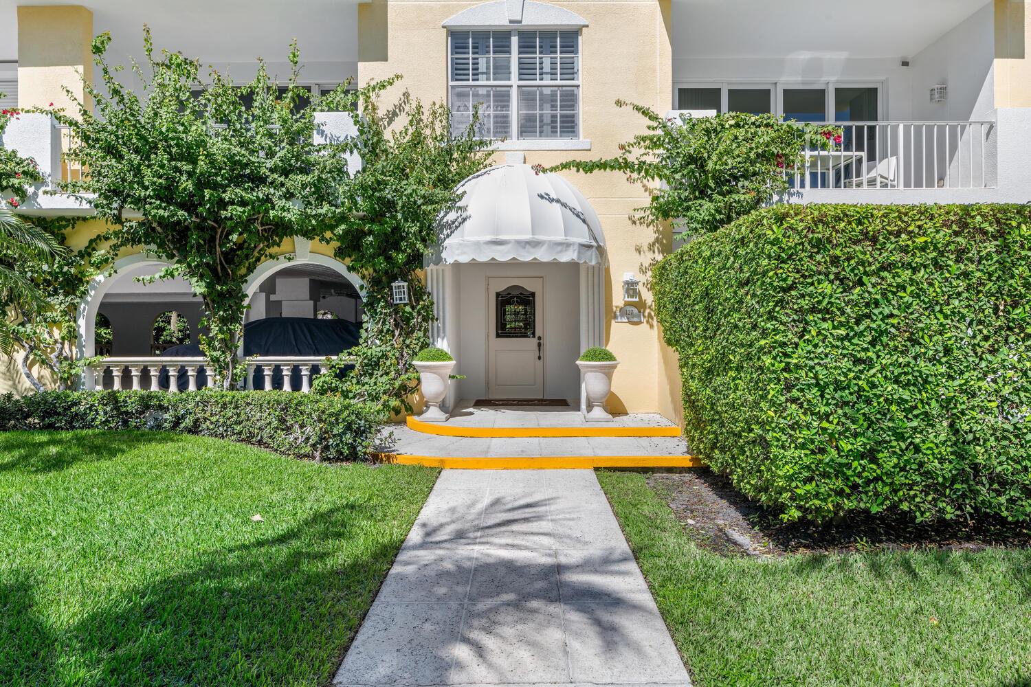 127 Peruvian Ave #302