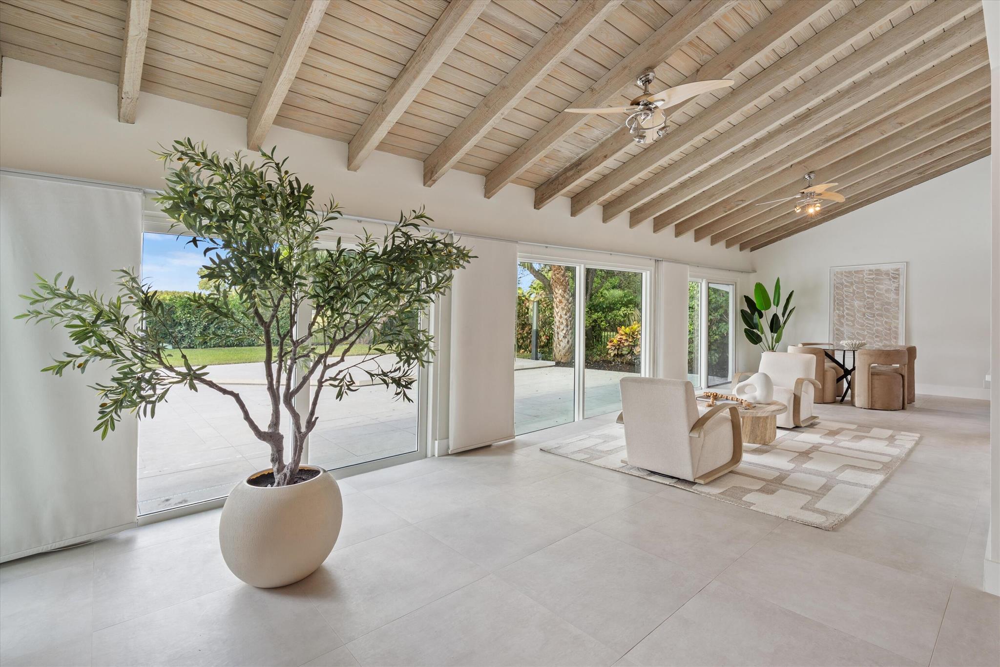 654 Pine Lk Dr Delray Beach, FL 33445