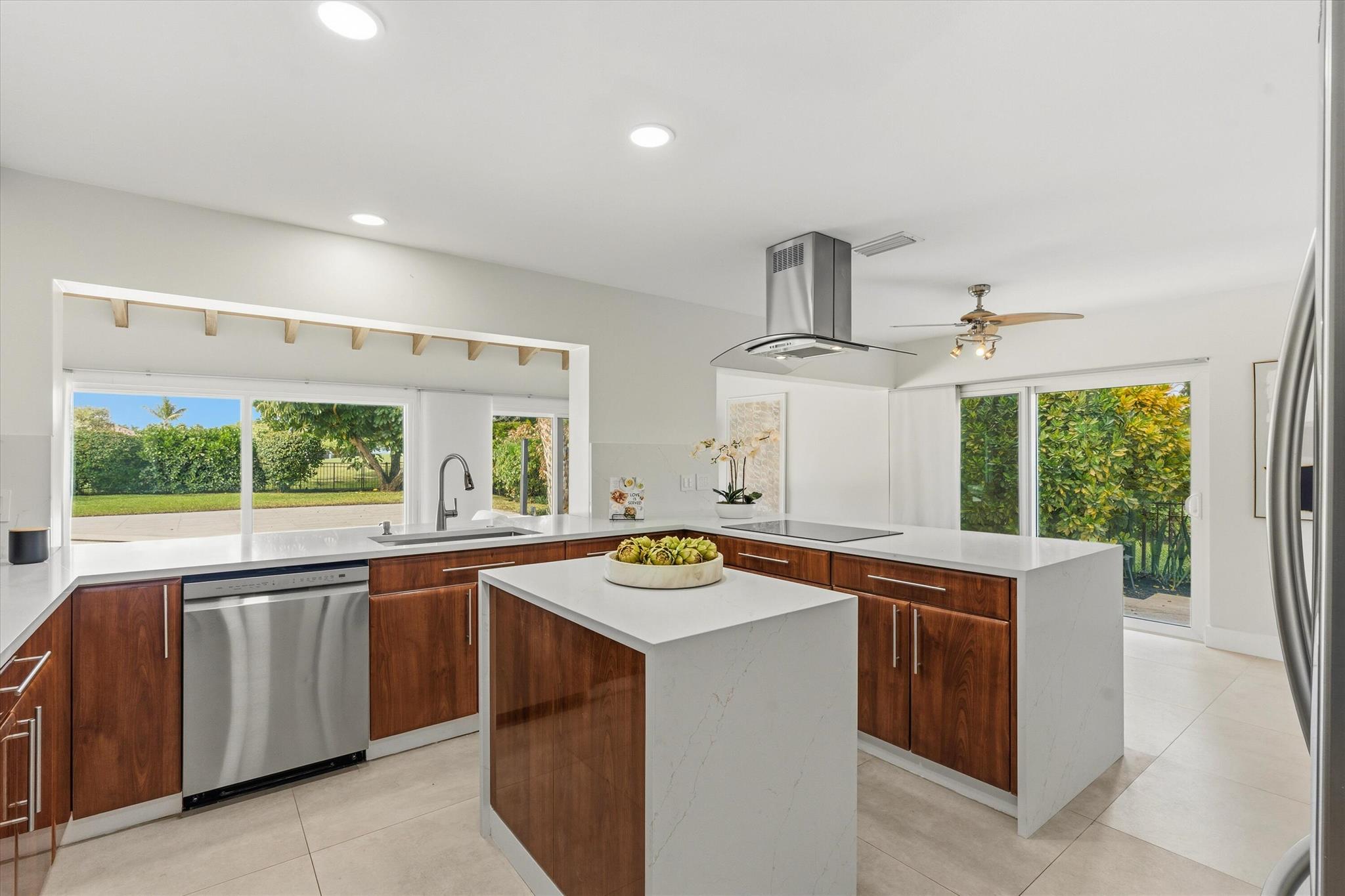 654 Pine Lk Dr Delray Beach, FL 33445