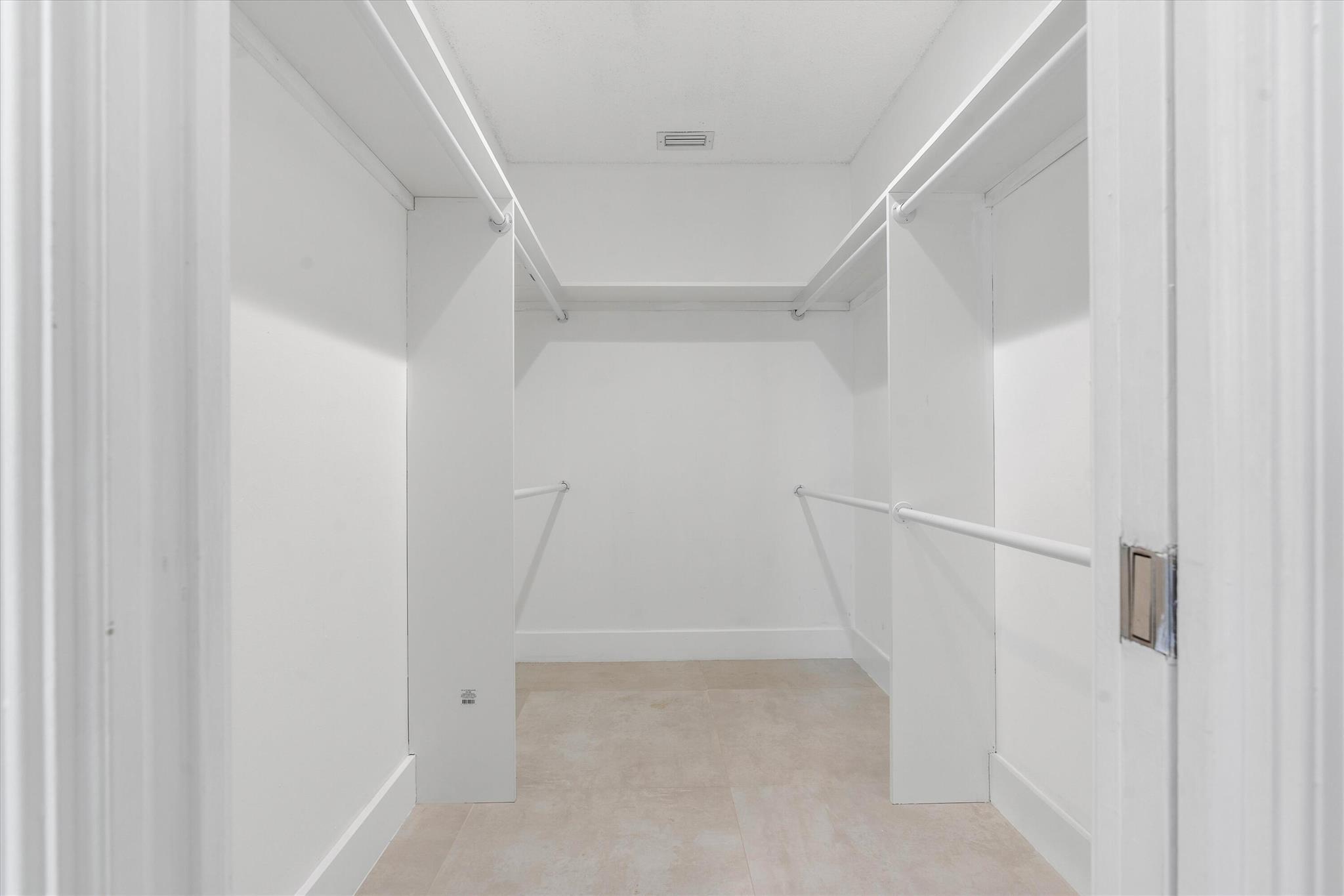 654 Pine Lk Dr Delray Beach, FL 33445