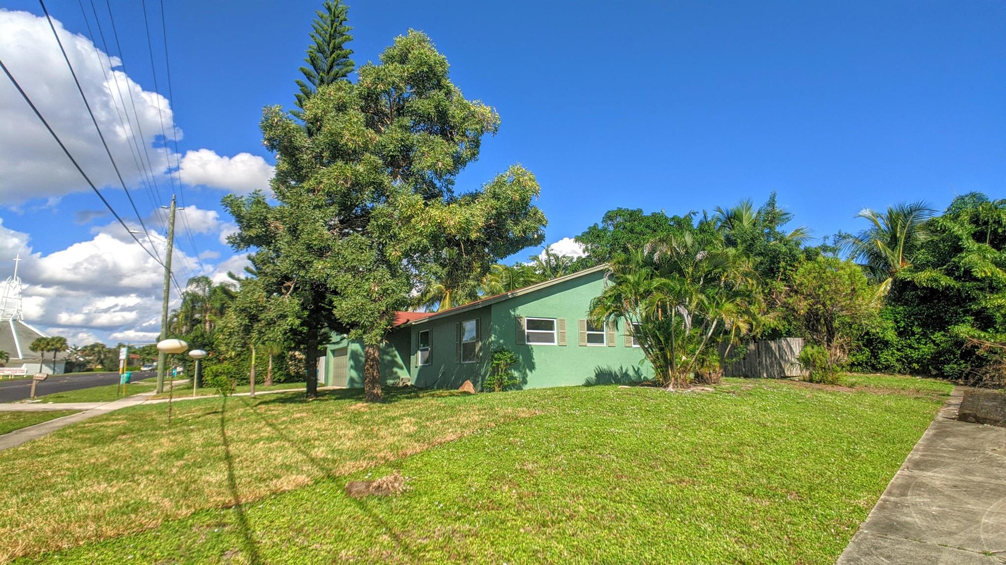 2888 S Seacrest Blvd Boynton Beach, FL 33435