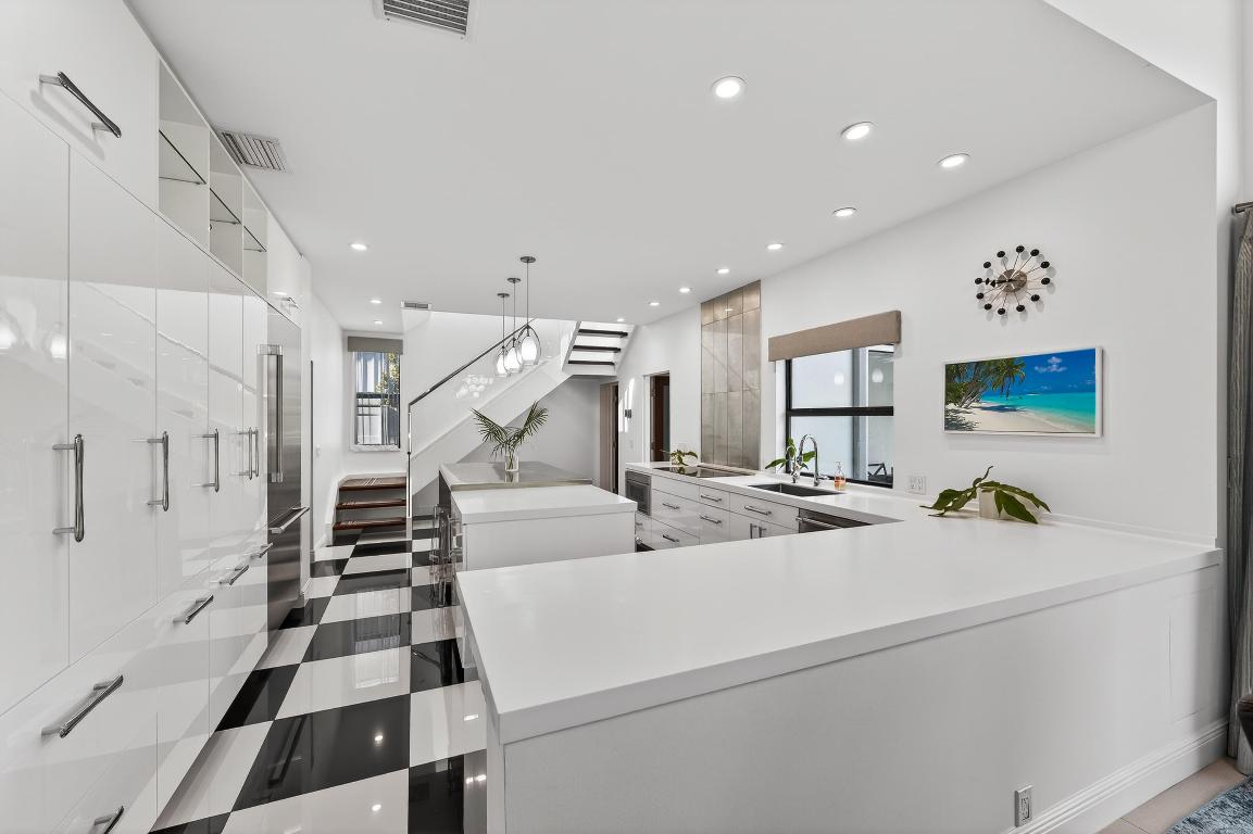 25 Ocean Jupiter, FL 33469