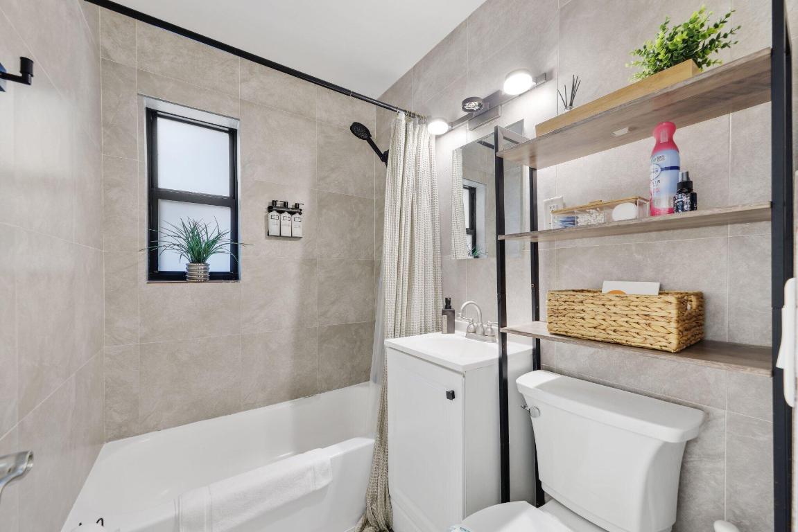 1646 NE 3rd Delray Beach, FL 33444