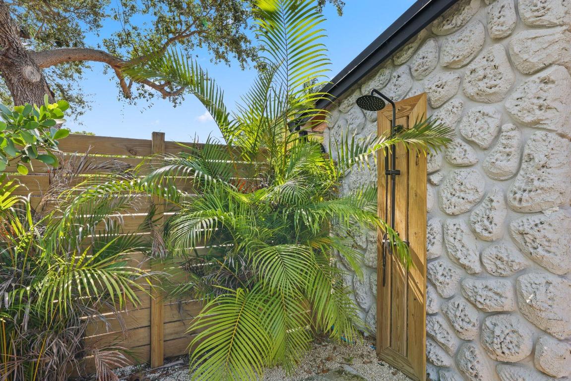 1646 NE 3rd Delray Beach, FL 33444