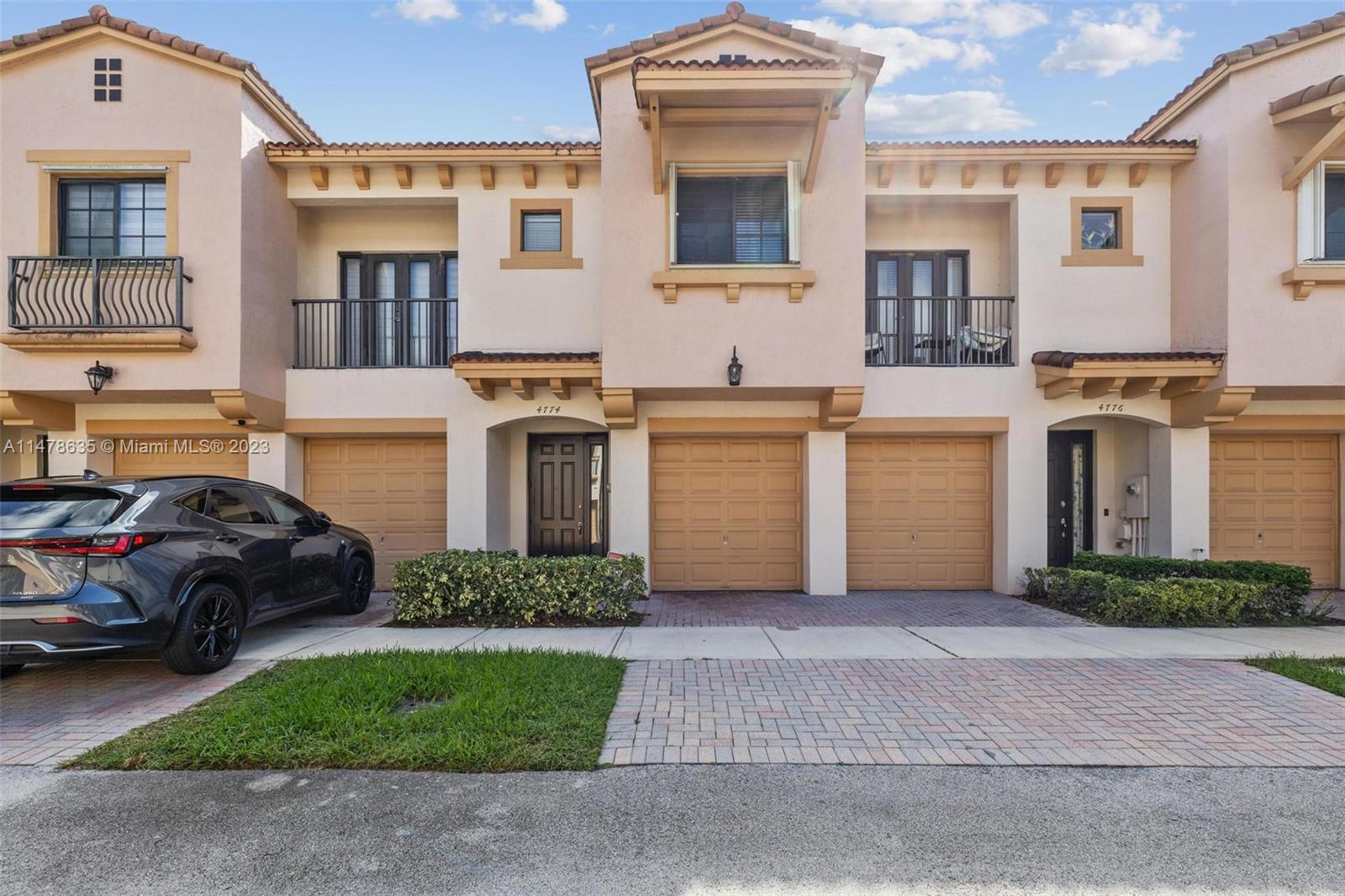 4774 N Grand Cypress Cir N
