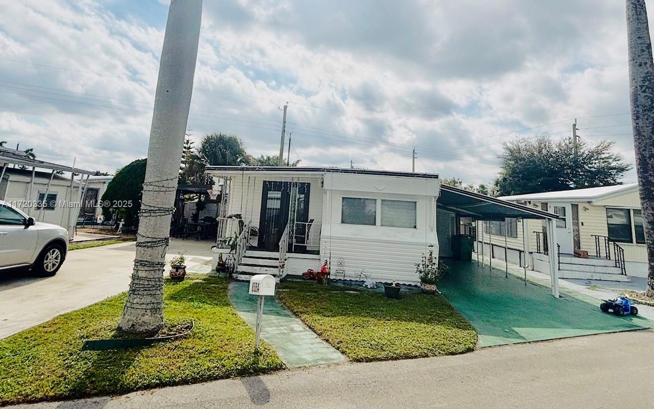 8564 SW 15th Ct