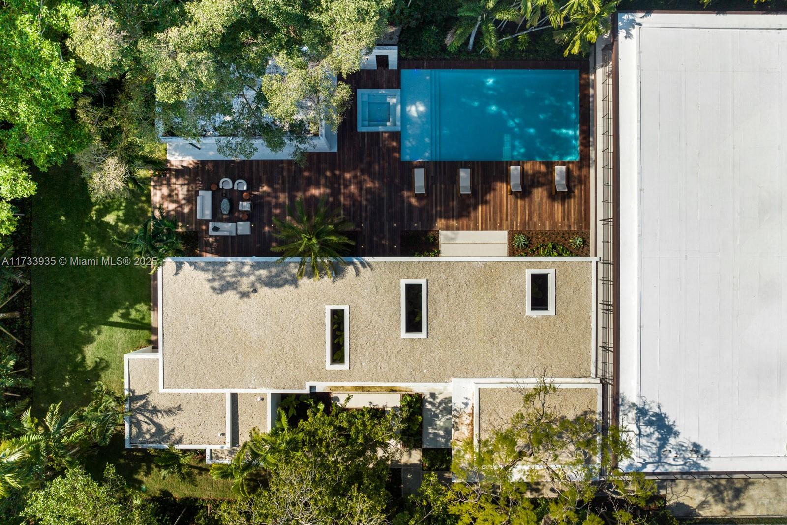 4040 Kiaora St Miami, FL 33133 4040 Kiaora St Miami, FL 33133
