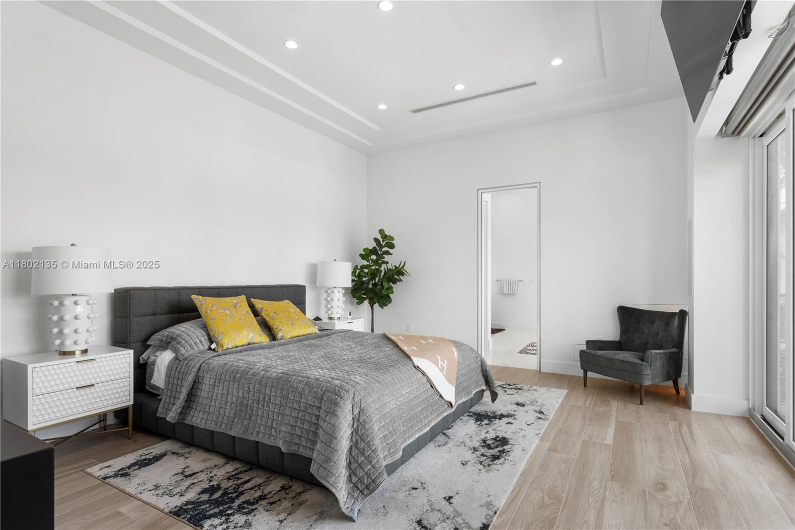 12880 N Bayshore Dr North Miami, FL 33181 12880 N Bayshore Dr North Miami, FL 33181