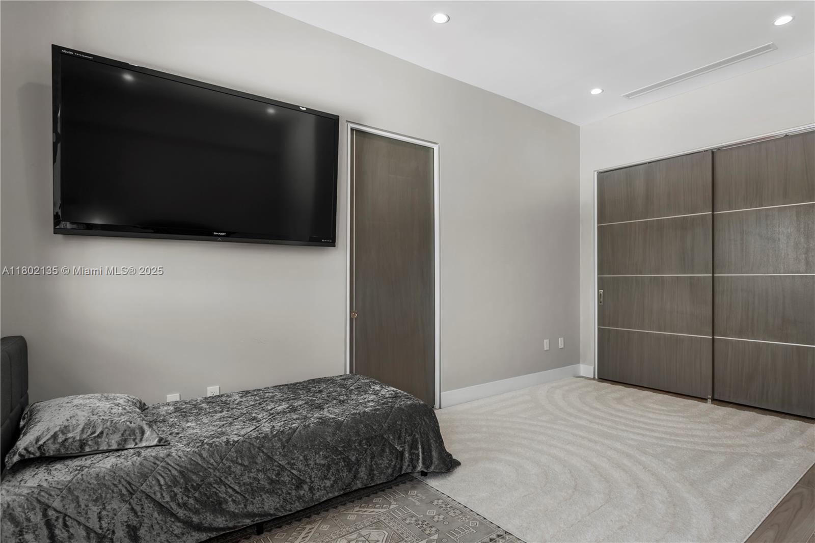 12880 N Bayshore Dr North Miami, FL 33181 12880 N Bayshore Dr North Miami, FL 33181