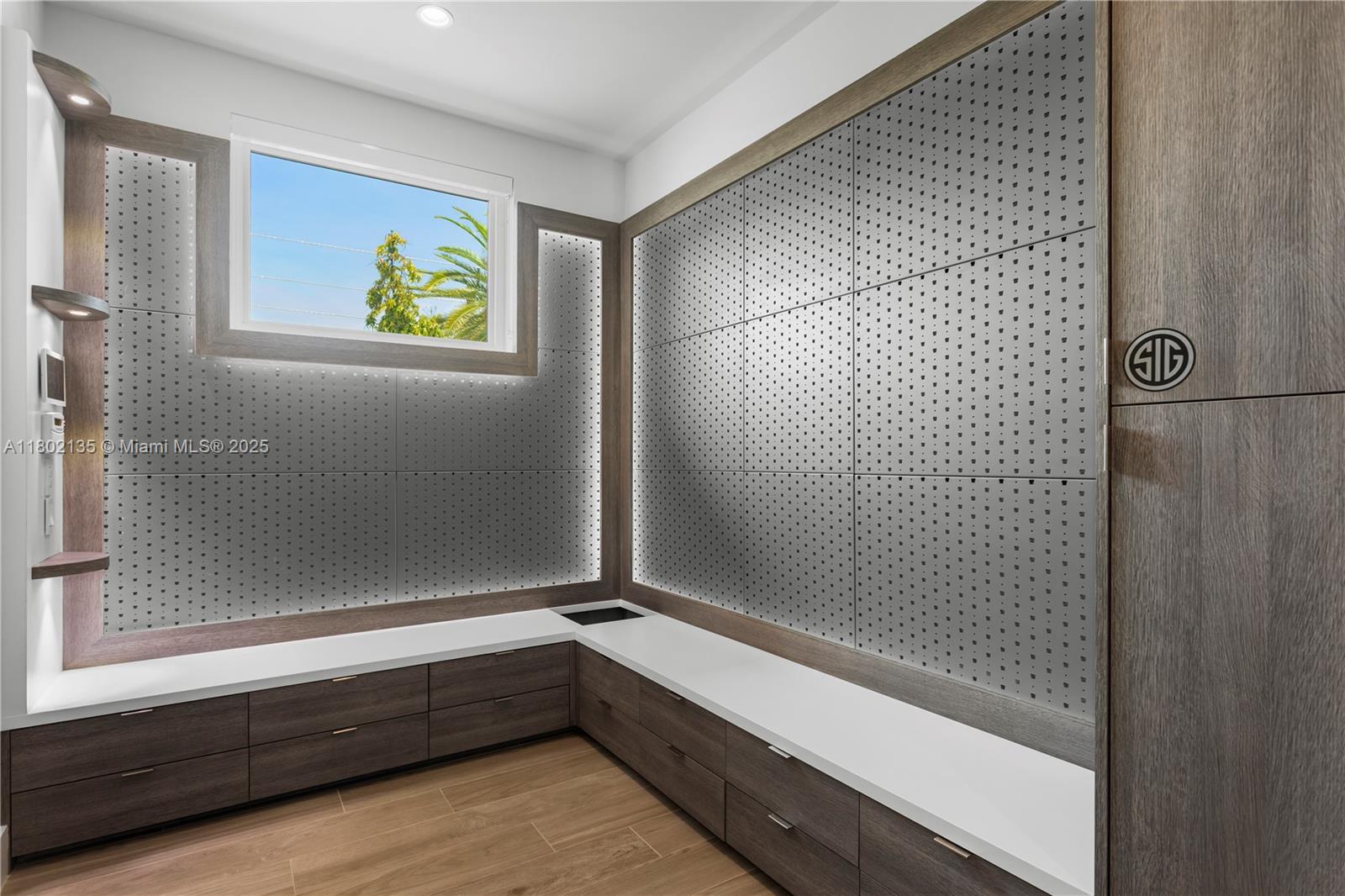 12880 N Bayshore Dr North Miami, FL 33181 12880 N Bayshore Dr North Miami, FL 33181