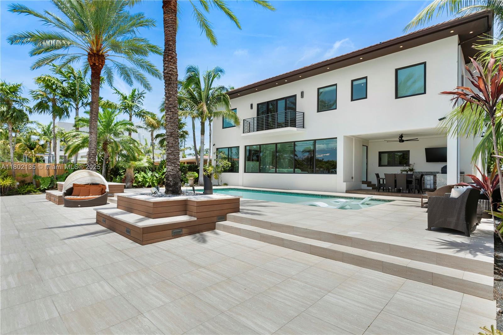 12880 N Bayshore Dr North Miami, FL 33181 12880 N Bayshore Dr North Miami, FL 33181