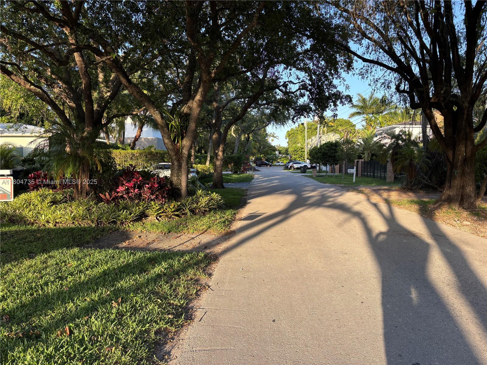 5951 SW 84th St South Miami, FL 33143