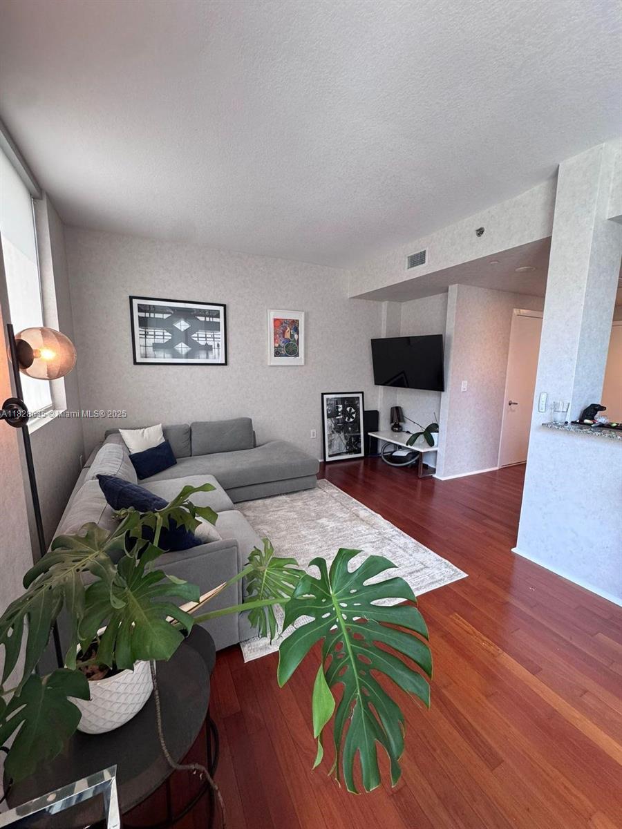 image 1060 Brickell Condo11