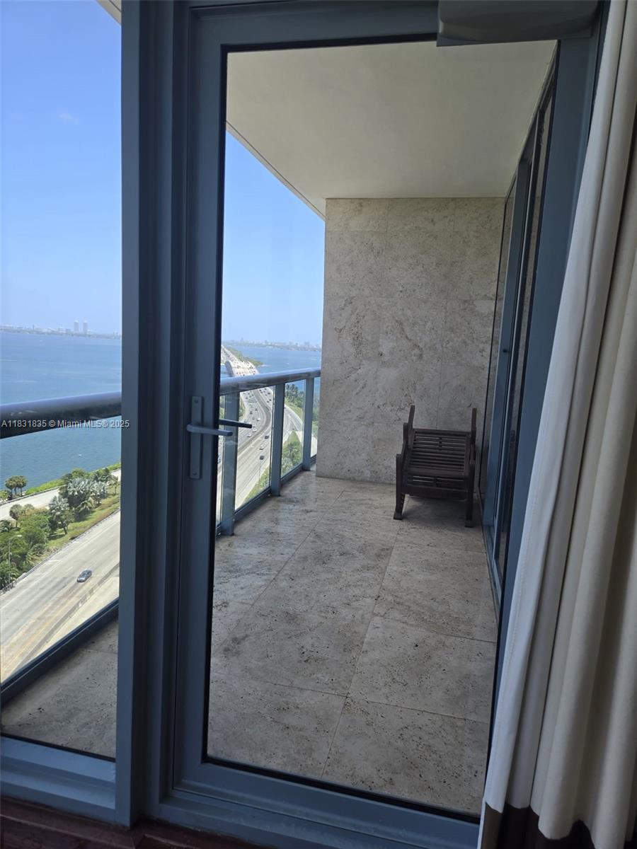 image Blue Condo4