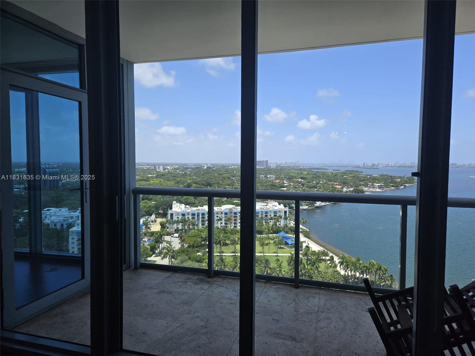 image Blue Condo5