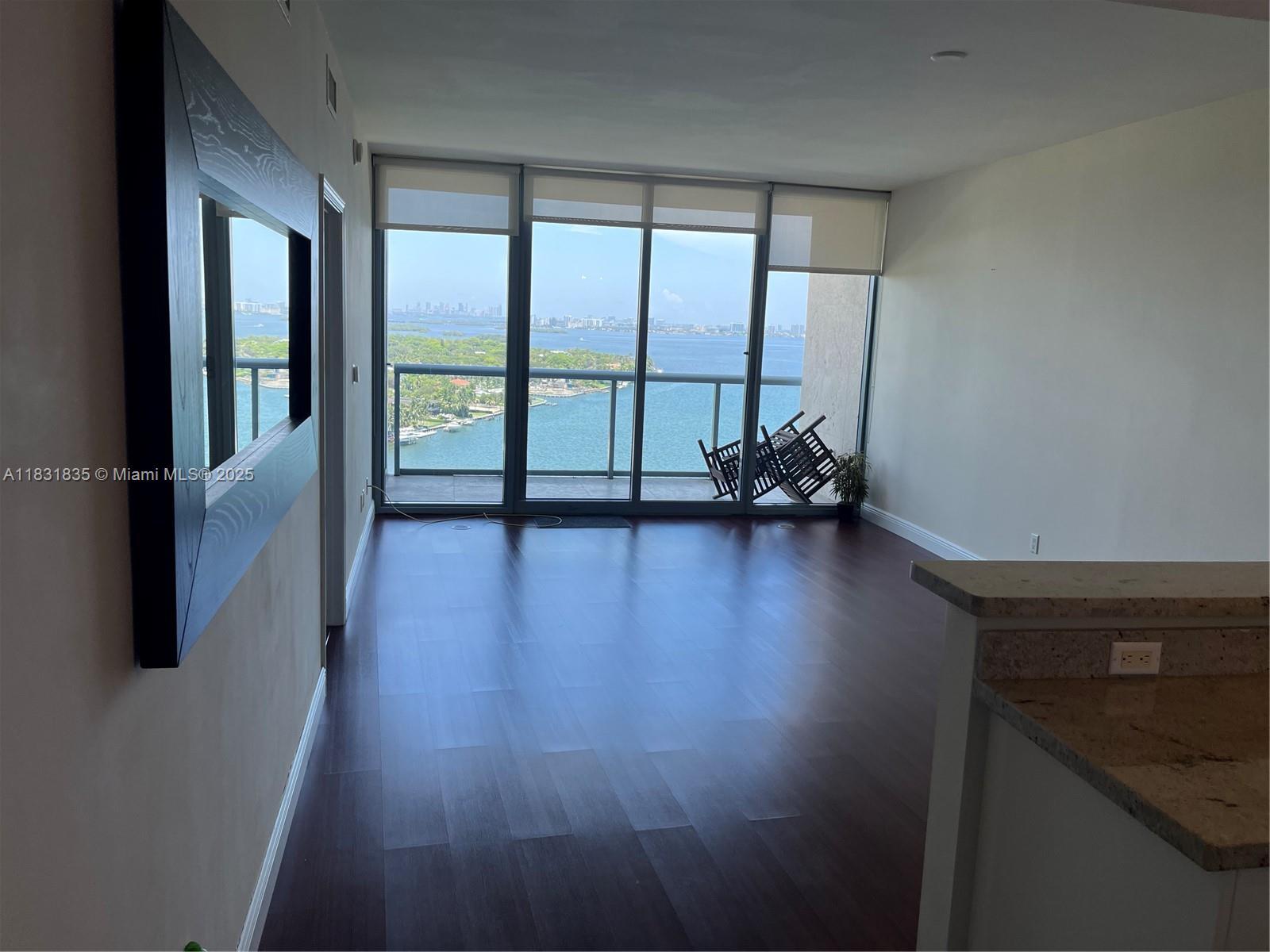 image Blue Condo6