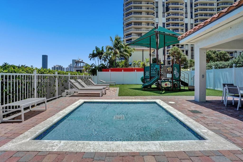 image HAMPTONS SOUTH41