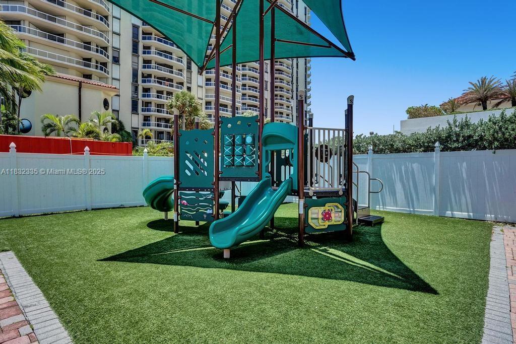 image HAMPTONS SOUTH42