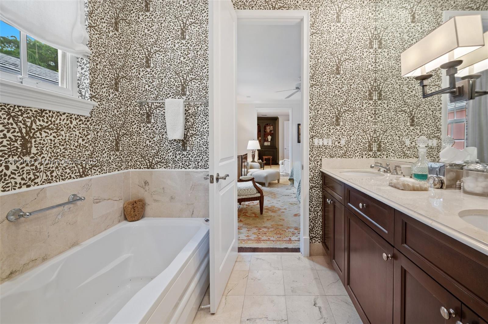 568 Loretto Ave #11 Coral Gables, FL 33146