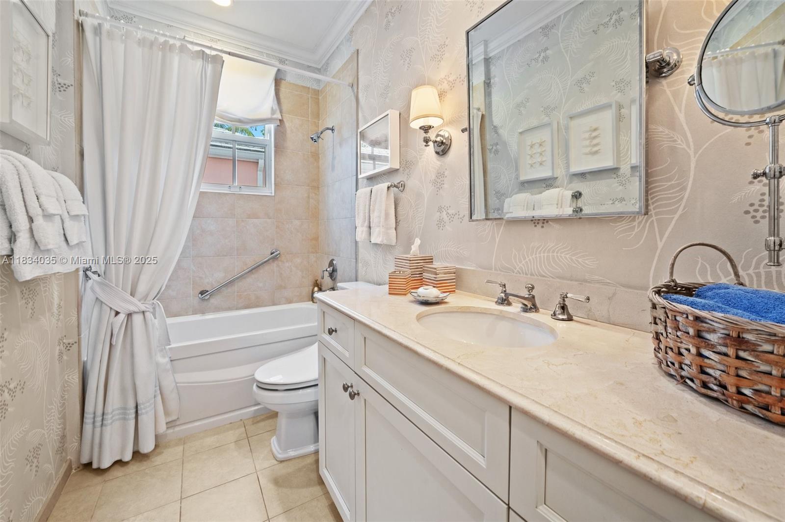 568 Loretto Ave #11 Coral Gables, FL 33146