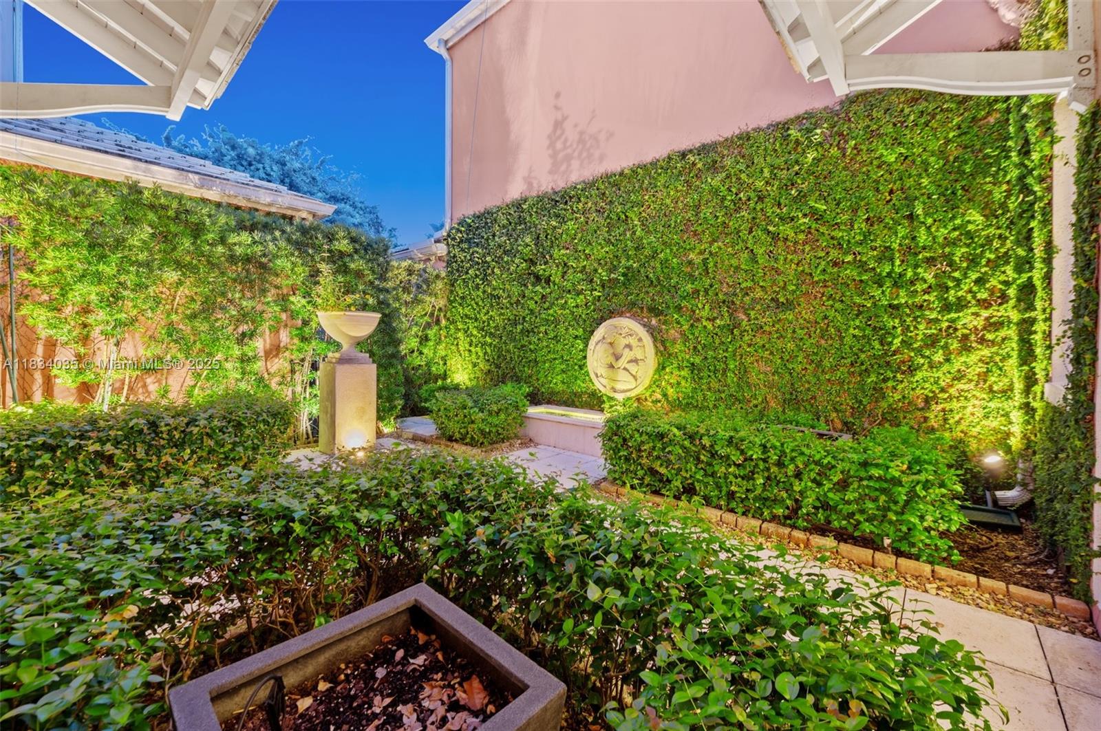 568 Loretto Ave #11 Coral Gables, FL 33146