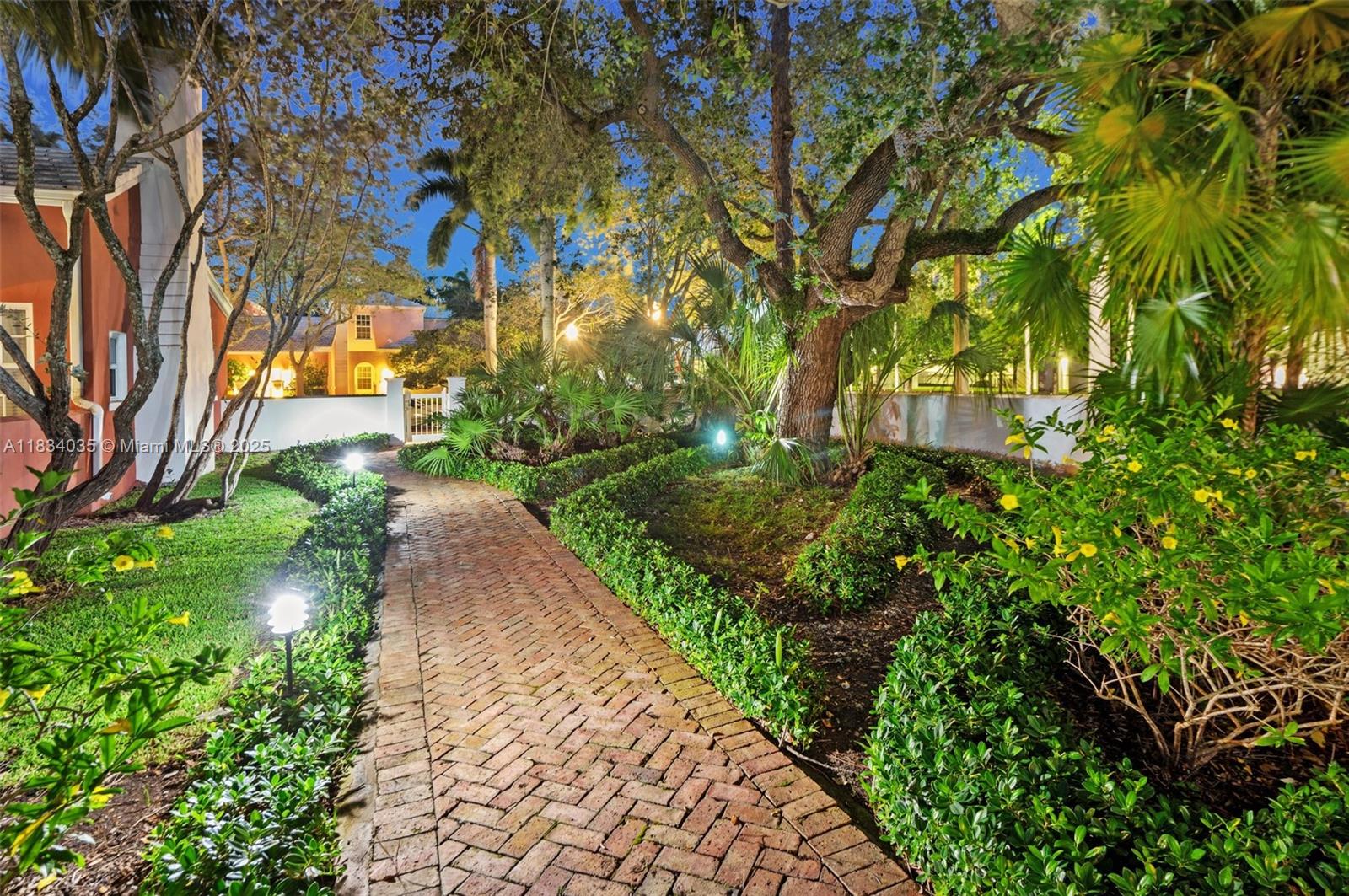 568 Loretto Ave #11 Coral Gables, FL 33146