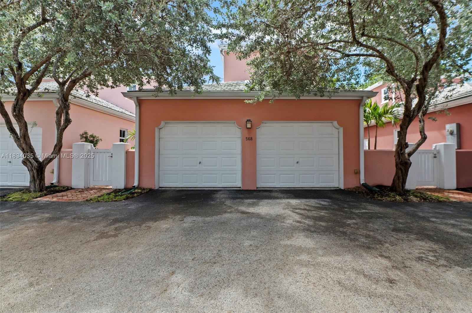 568 Loretto Ave #11 Coral Gables, FL 33146