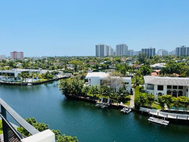401 Golden Isles Dr #809