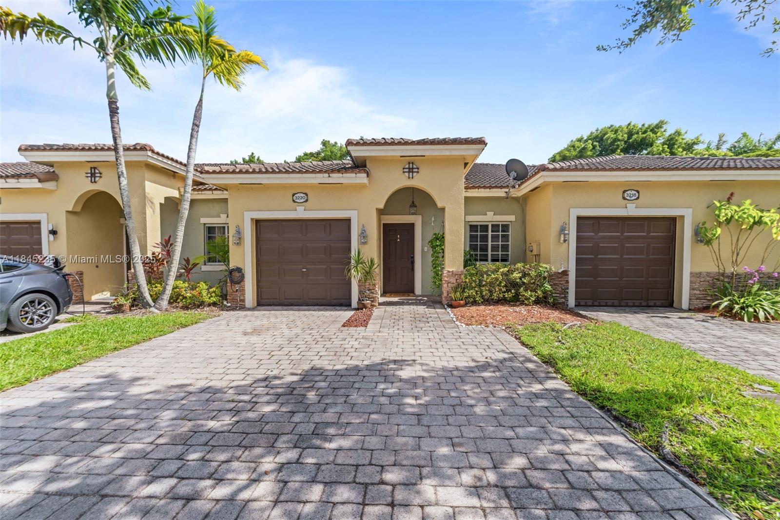 3220 NE 11th Dr