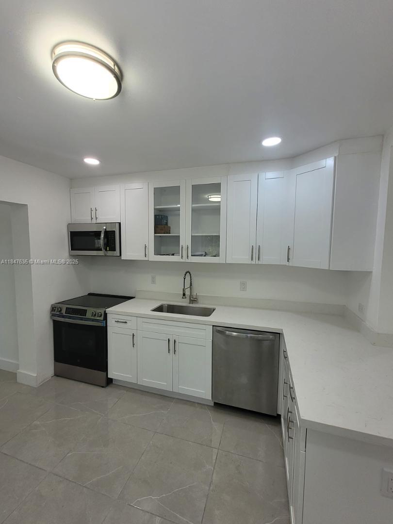 2823 Polk