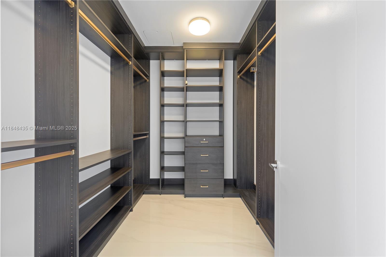 image Turnberry Ocean Club15