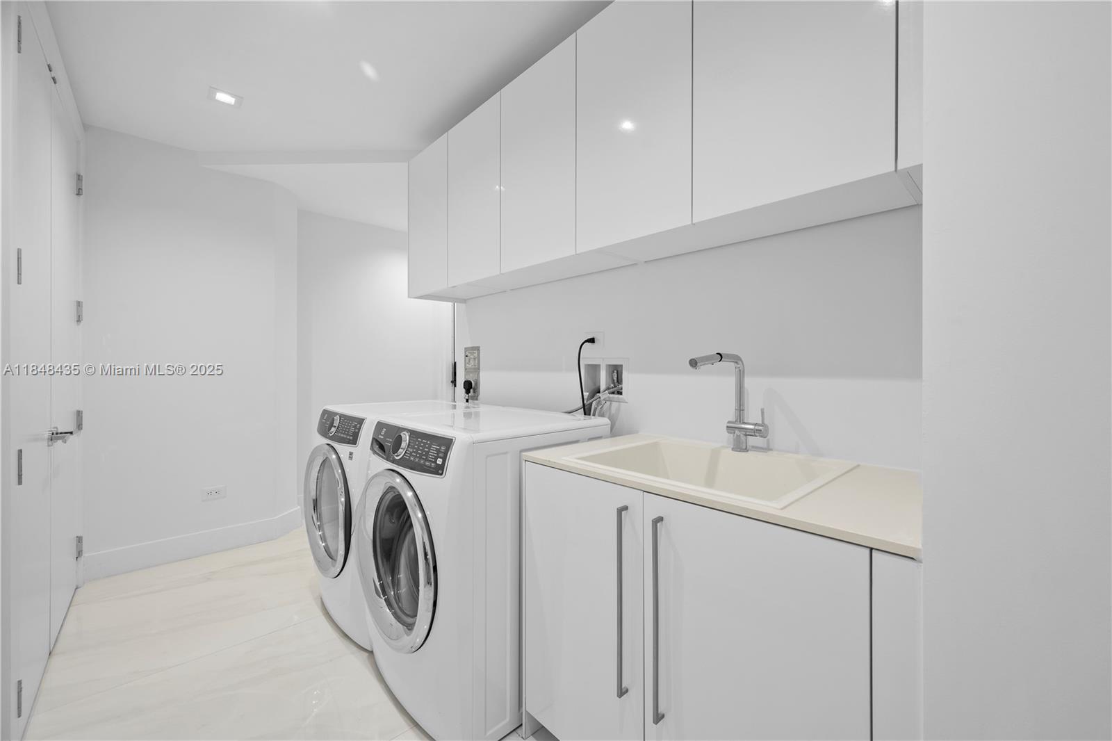 image Turnberry Ocean Club28