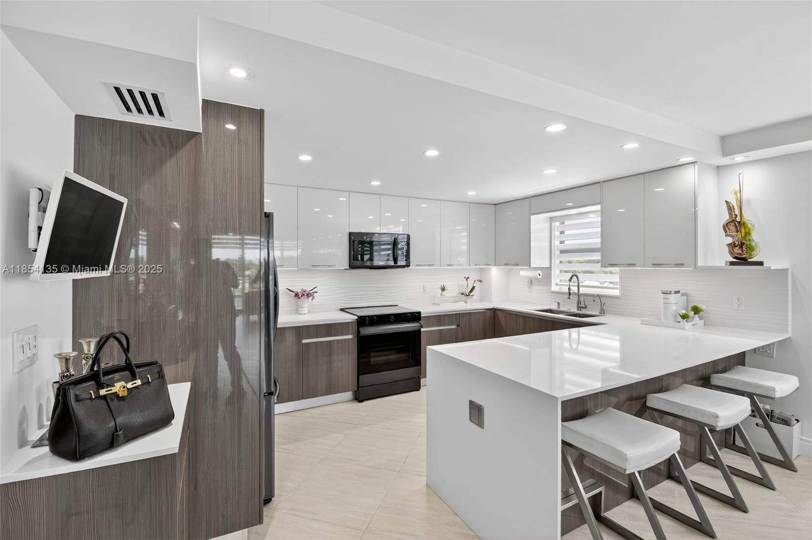 9250 W Bay Hbr Dr #5A Bay Harbor Islands, FL 33154