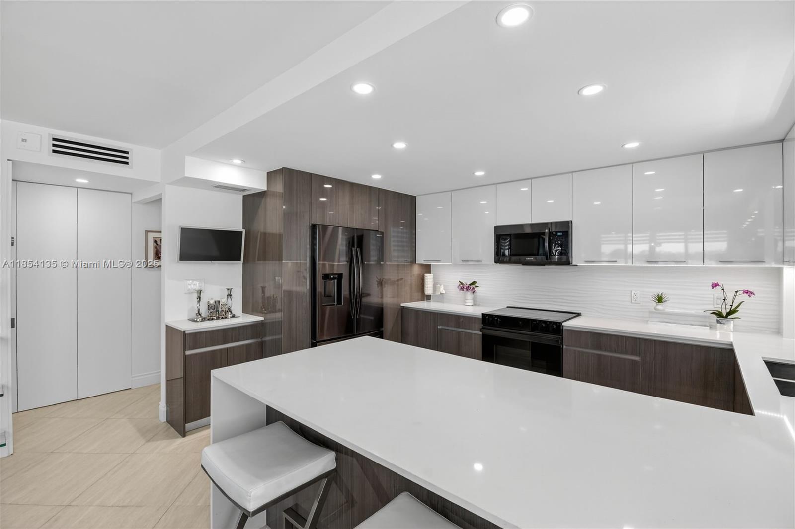 9250 W Bay Hbr Dr #5A Bay Harbor Islands, FL 33154