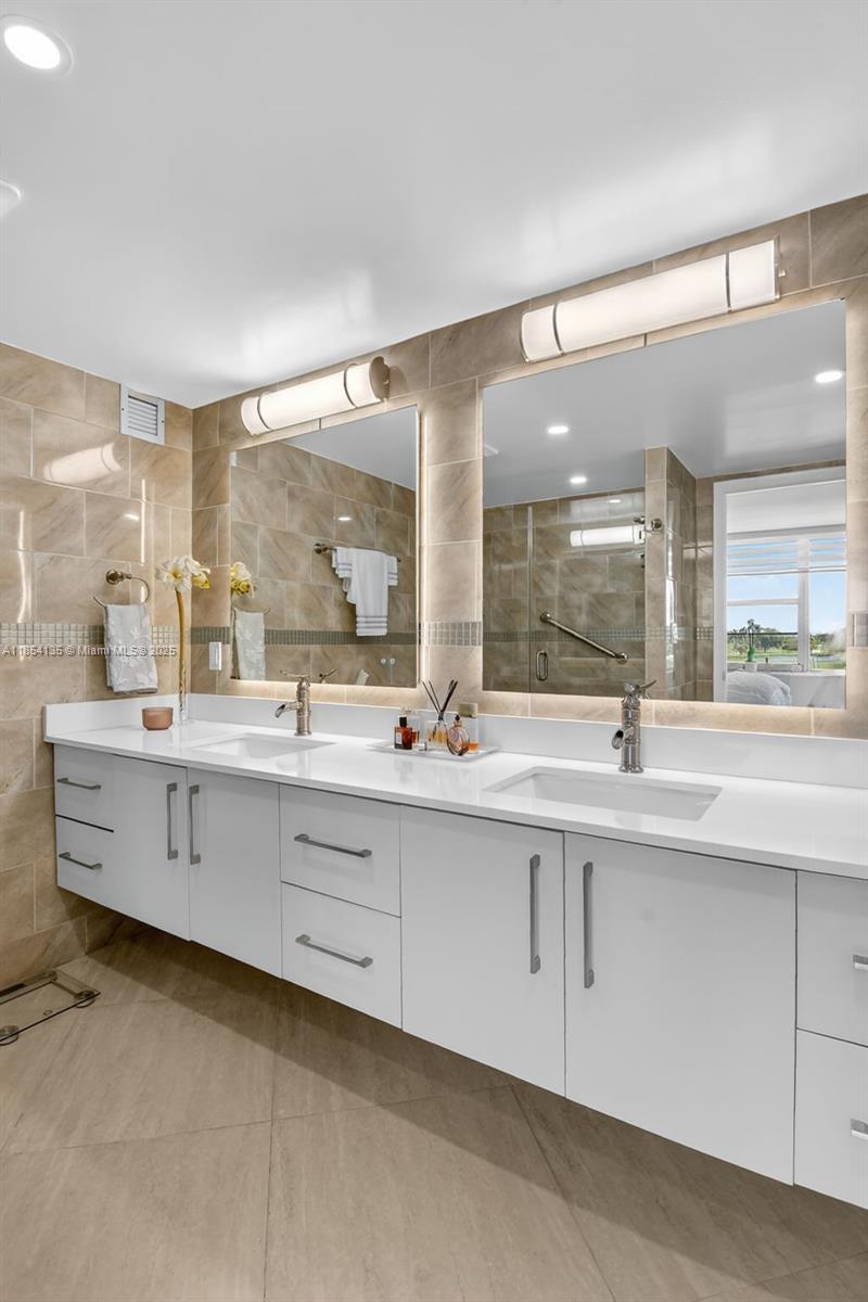 9250 W Bay Hbr Dr #5A Bay Harbor Islands, FL 33154