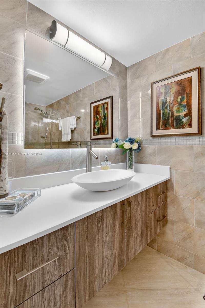 9250 W Bay Hbr Dr #5A Bay Harbor Islands, FL 33154