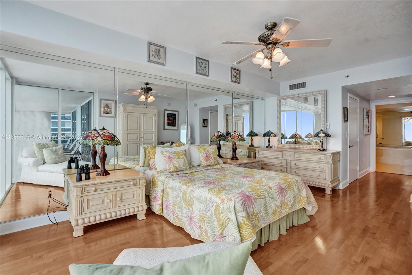 image Beach Club Condo10
