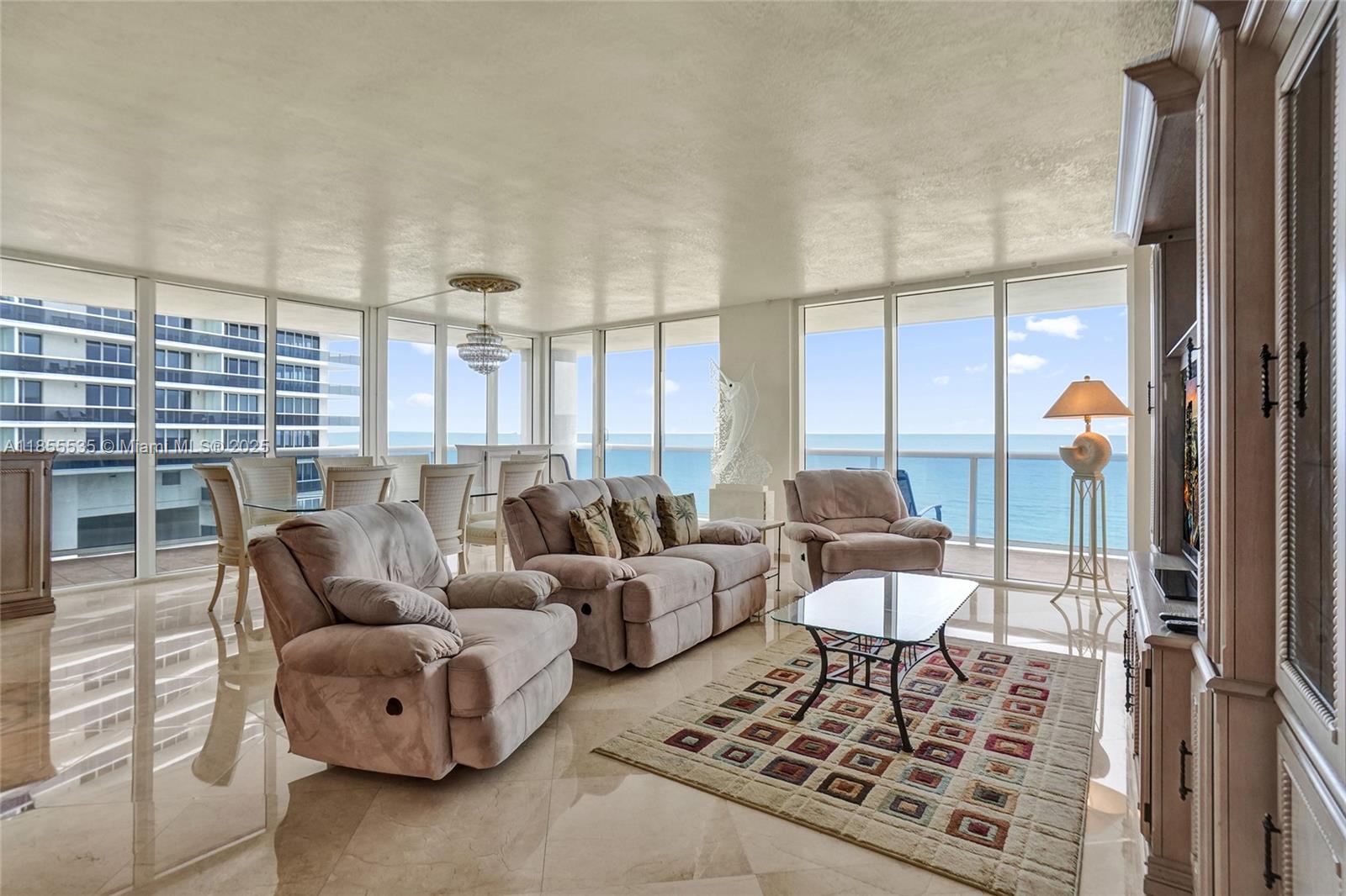 image Beach Club Condo1