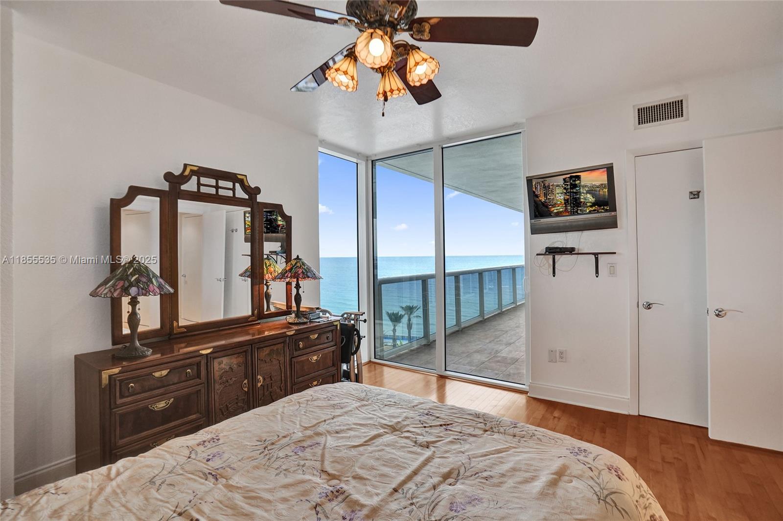 image Beach Club Condo26
