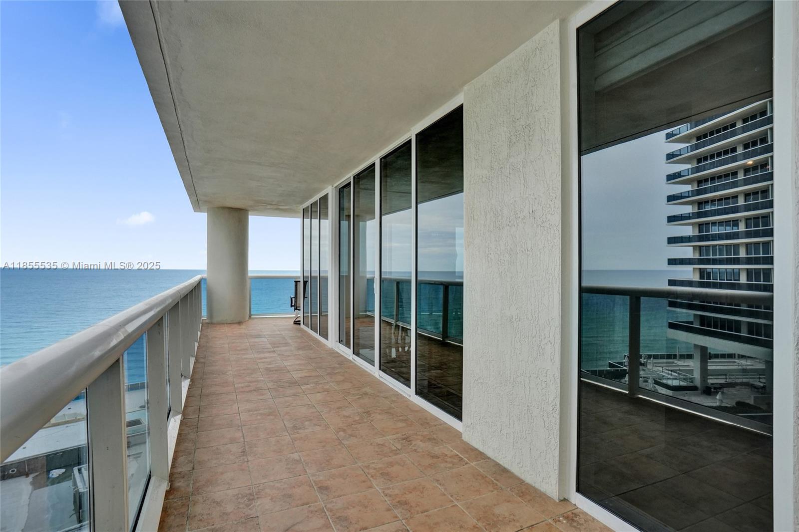 image Beach Club Condo3