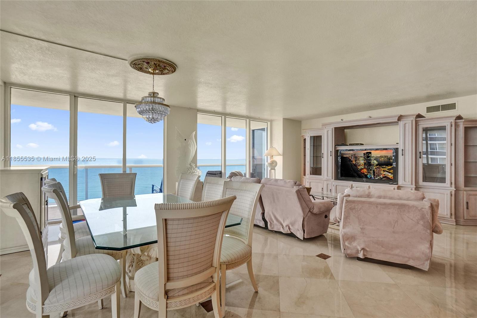 image Beach Club Condo43