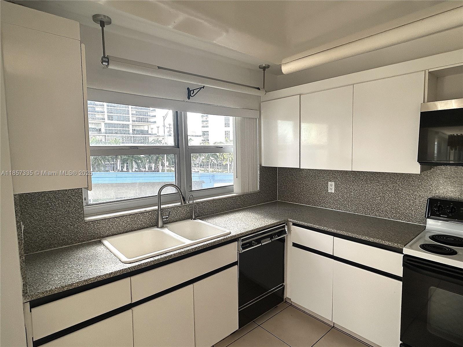 1825 S Ocean Dr #401