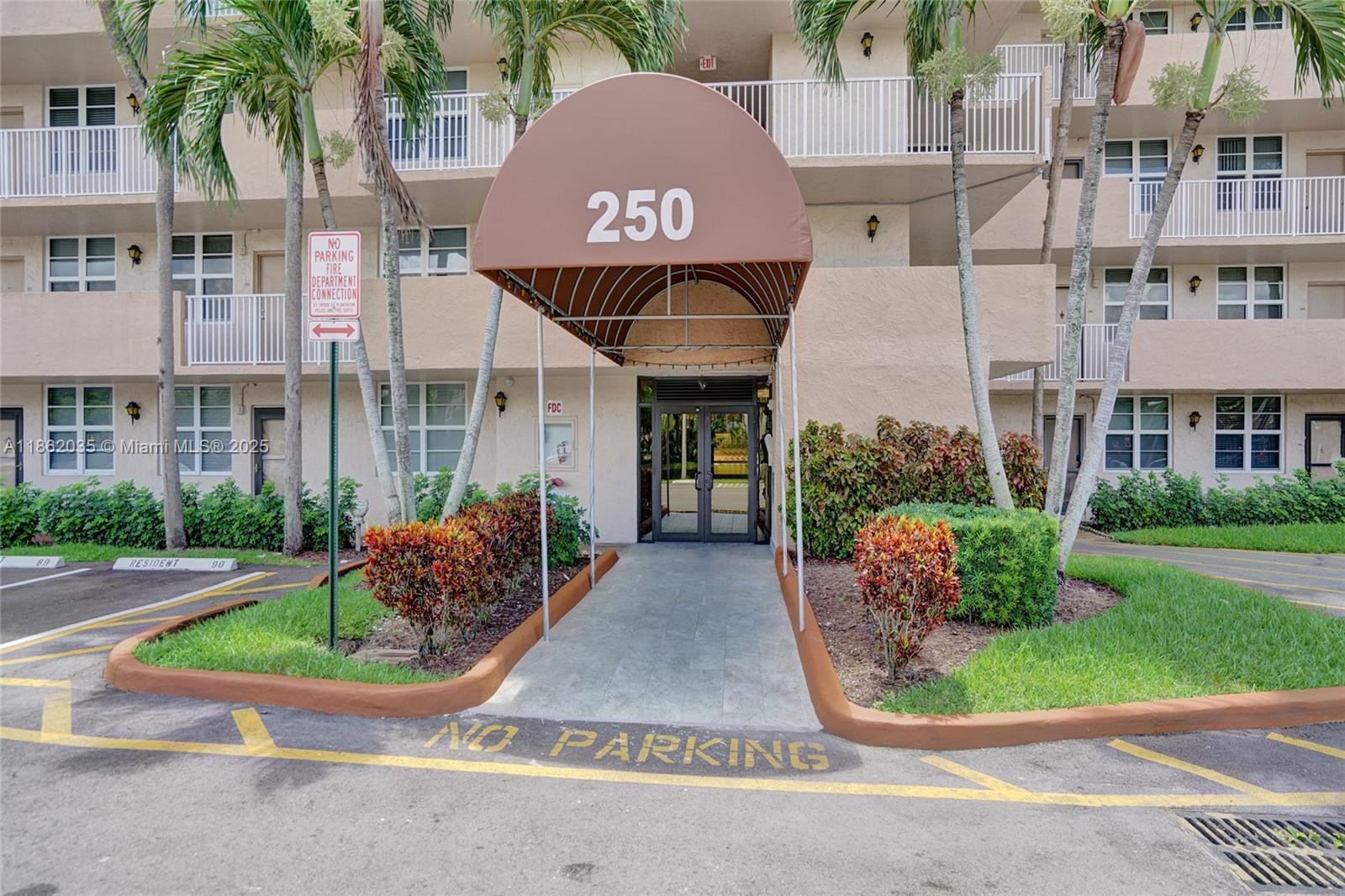 250 Jacaranda Dr #206